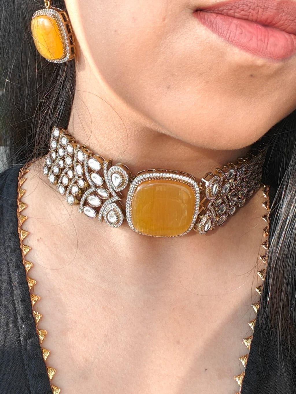 Saanjh Triveni Choker